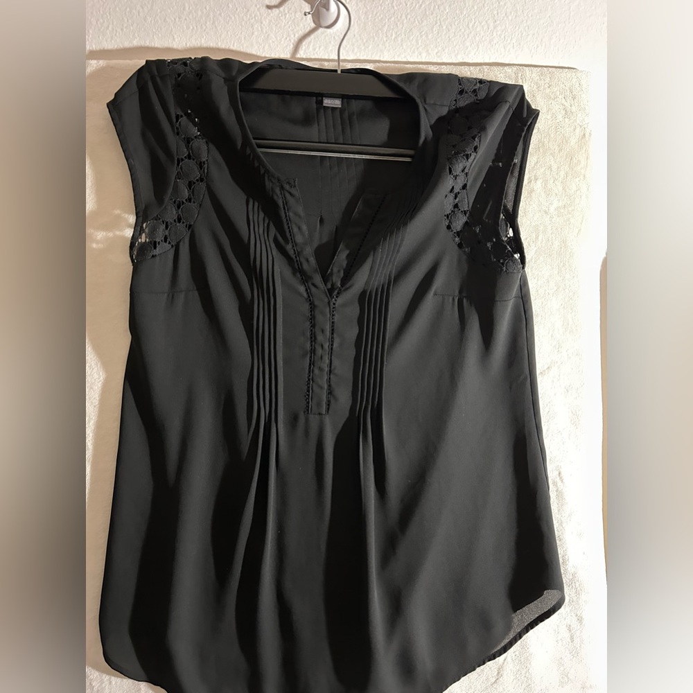 A PEA IN THE POD| Black maternity top| Size XS
Mom’s to be